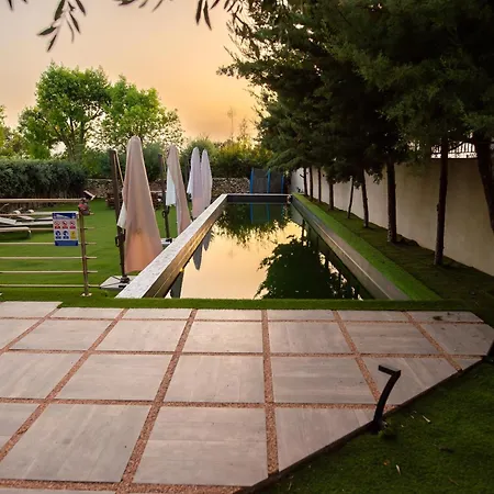 Villa Garden Retreat