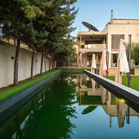 Villa Garden Retreat