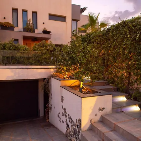 Villa Garden Retreat *